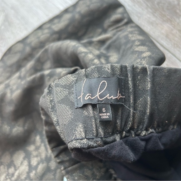 NWT Aritzia Talula Black & Bronze  Abstract Patterned Flared Mini Skirt - Picture 7 of 15